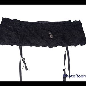 Cacique Black Lace Garter Sz 26/28